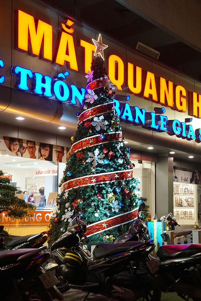Không khí Noel tràn ngập phố phường Hà Nội